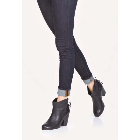 Lolis (DONATED) - Picture 1 of 8